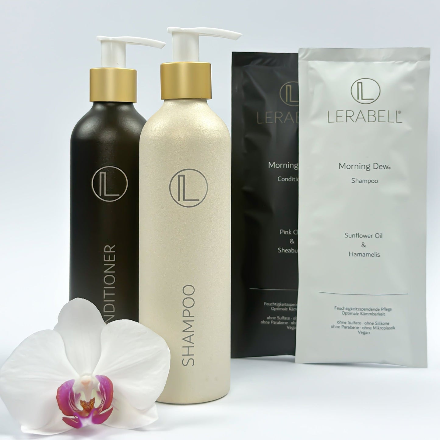 Shampoo und Conditioner Spender von Lerabell, in matt, schön arrangiert, mit Pulvershampoo und Pulverconditioner zum Anmischen